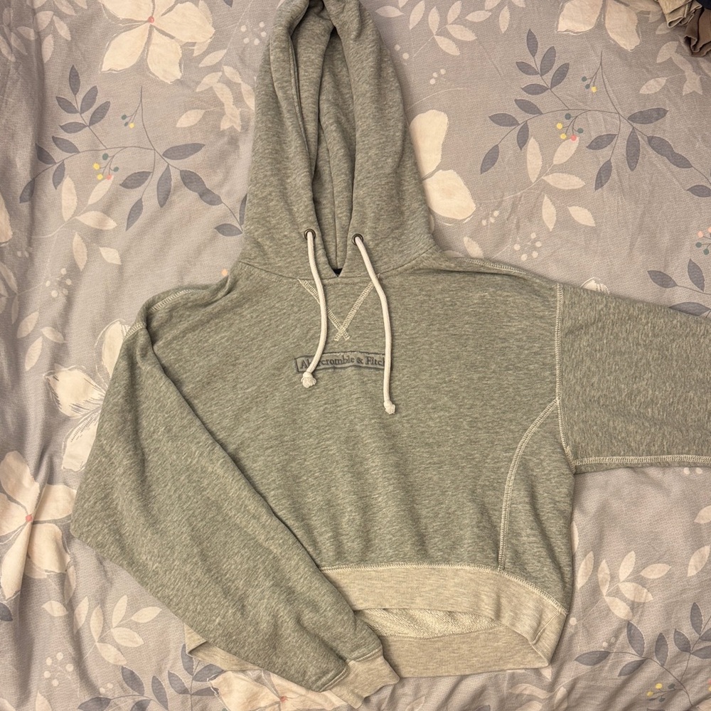 Abercrombie & Fitch Heather Gray Cropped Hoodie